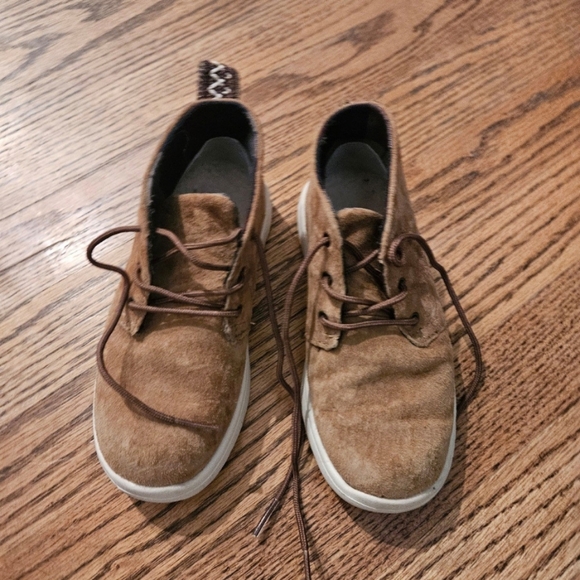 Boys Uggs Brown Suede Casual Shoes - Picture 1 of 1